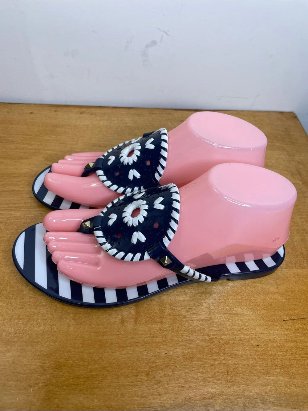 Jack Rogers Navy & White Daisy Thong Sandals with Gold Accents. Size 7